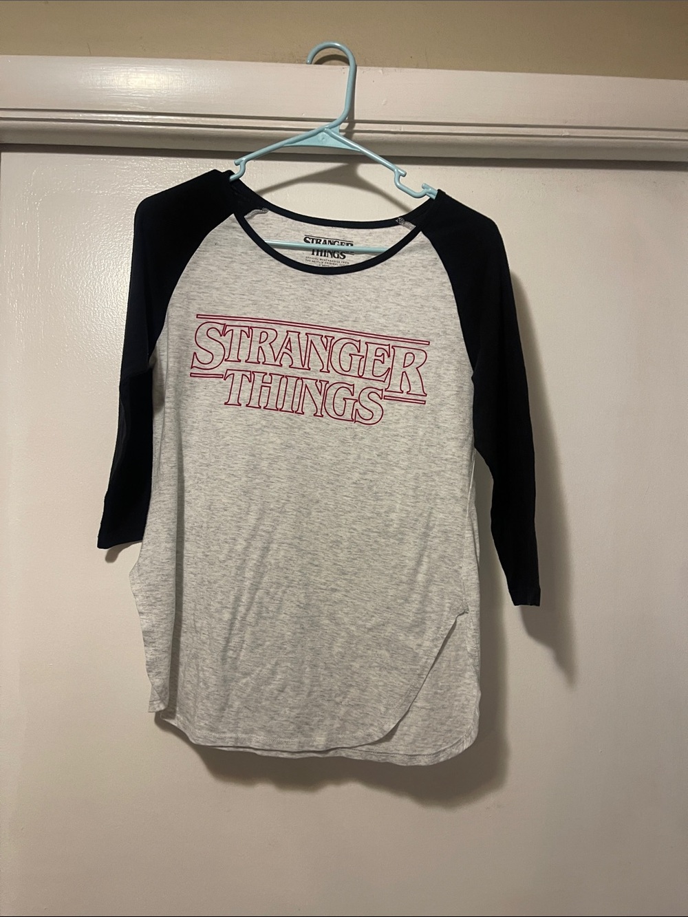 Stranger Things Raglan, tee size medium - Picture 2 of 5